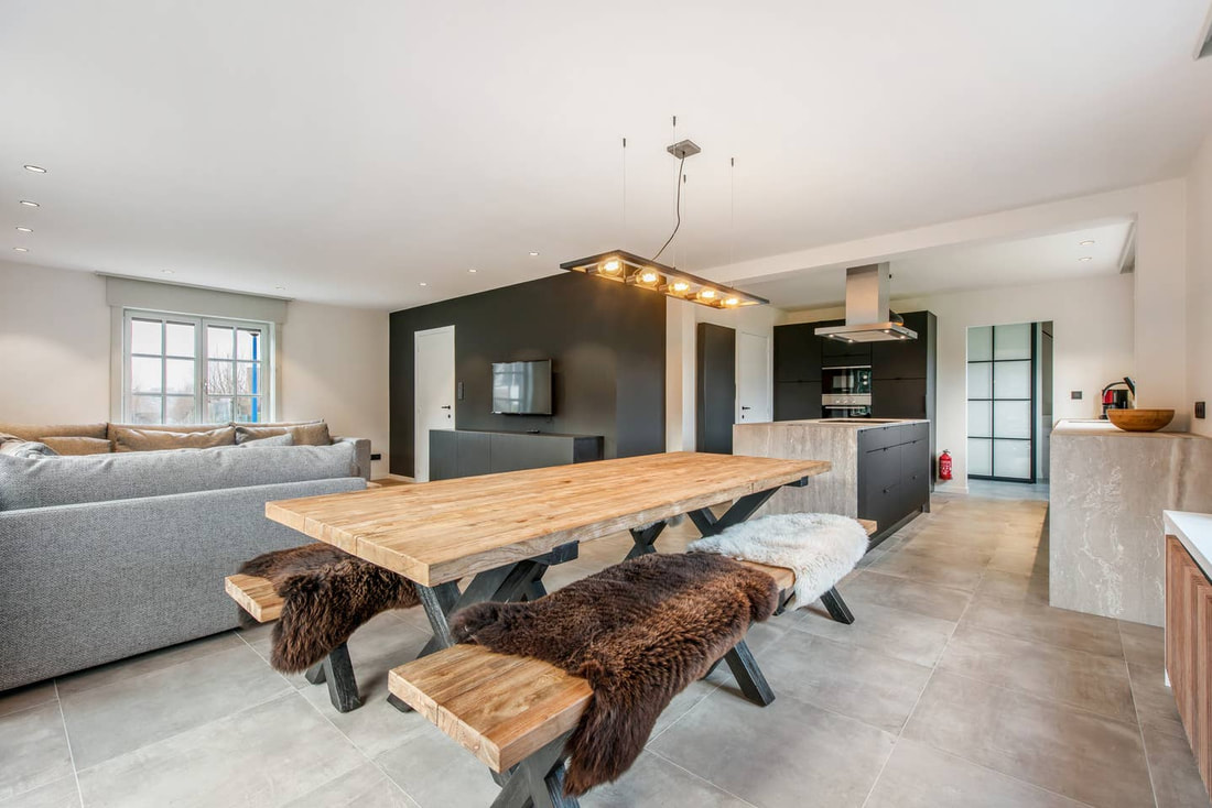 Large dining table beside the open kitchen at Villa Amelie